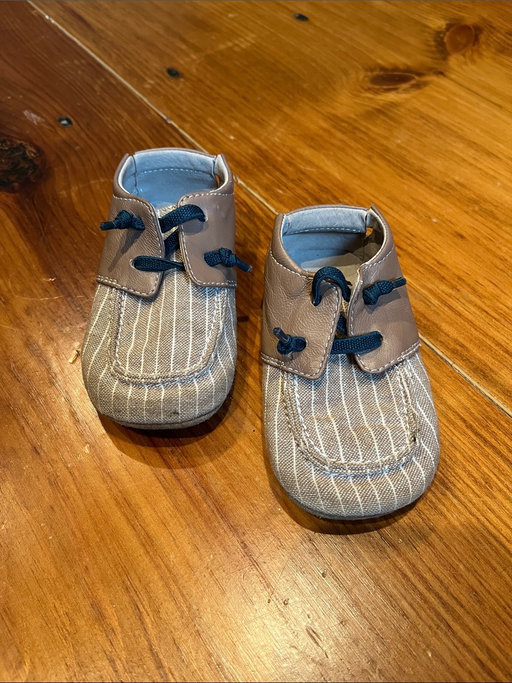 LIVIE & LUCA 12-18M Tan Striped Crib Loafer Elastic Lace